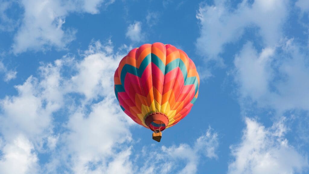 O crescimento do balonismo em Pirenópolis acompanha uma tendência global