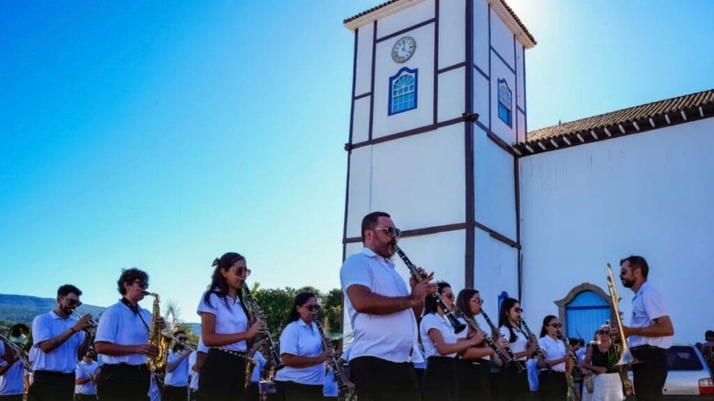 Em Pirenópolis, esse momento ganha ainda mais força por causa da tradição religiosa da cidade