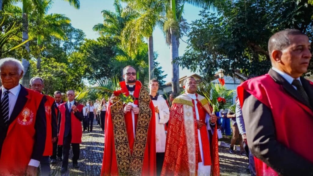 Durante a Procissão do Domingo de Ramos, o centro histórico ganha um significado ainda mais forte