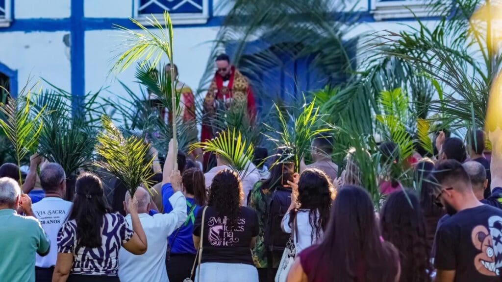 A Procissão do Domingo de Ramos emocionou Pirenópolis com sua tradição