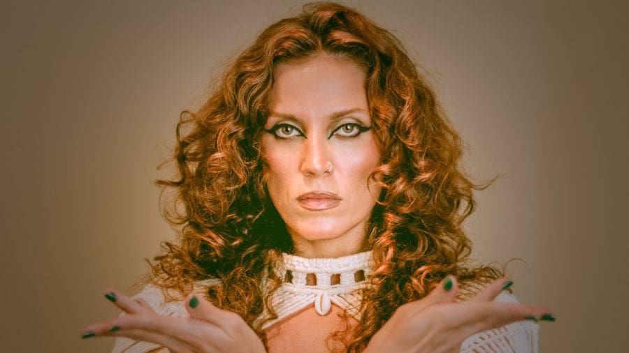 Ella Pessoa faz show de lançamento de “Sensorial” em Pirenópolis