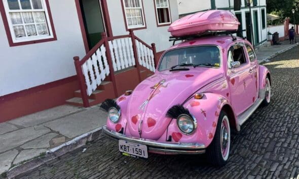 Fusca rosa em Pirenópolis encanta moradores e turistas