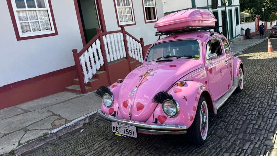 Fusca rosa em Pirenópolis encanta moradores e turistas