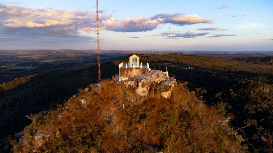 Vista do Pico dos Pireneus revela a grandeza da Serra