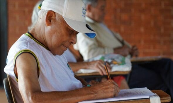 Programa ajuda a reduzir analfabetismo adulto em Goiás