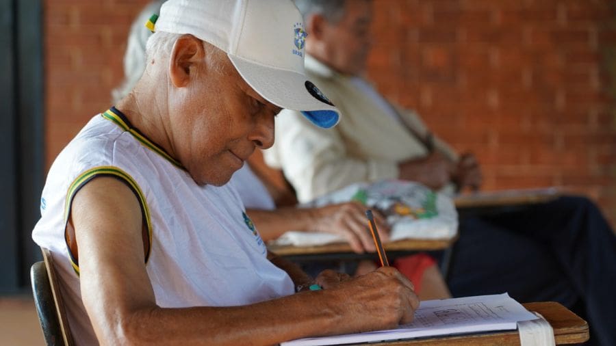 Programa ajuda a reduzir analfabetismo adulto em Goiás