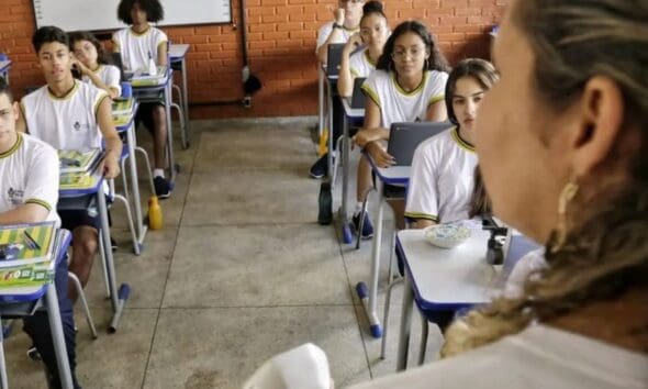 Reajuste salarial para professores é sancionado em Goiás