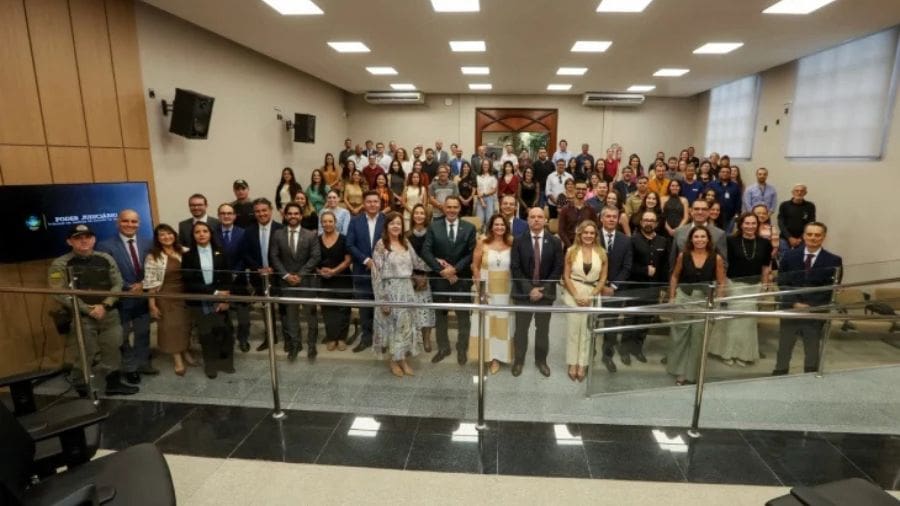 A solenidade reuniu representantes do Judiciário, do Ministério Público, da OAB e do poder público municipal