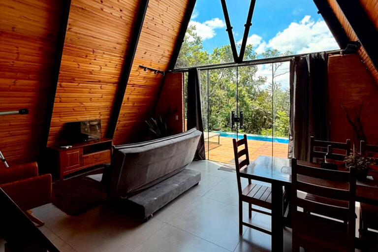 Cabana Energia em Pirenópolis entrega imersão no cerrado
