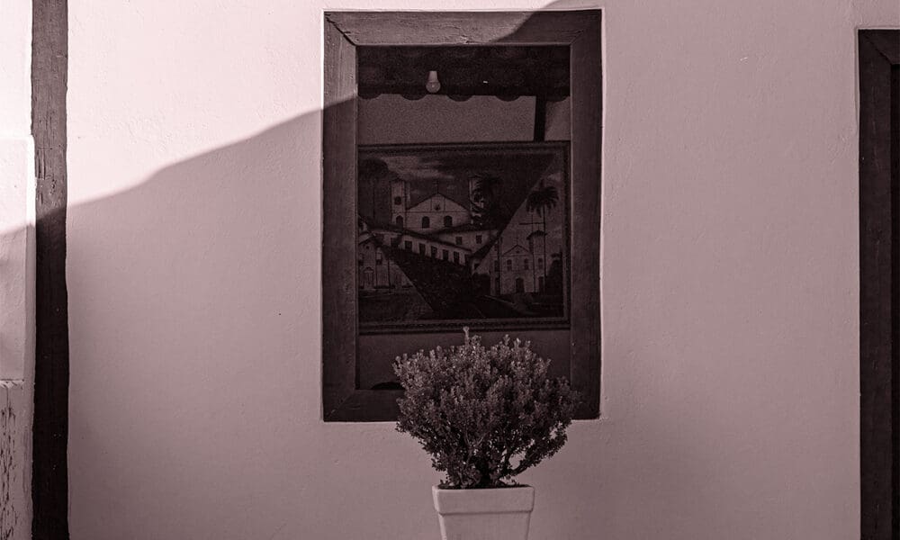 Imagem de Pirenópolis revela casa da Rua Nova com quadro da Matriz