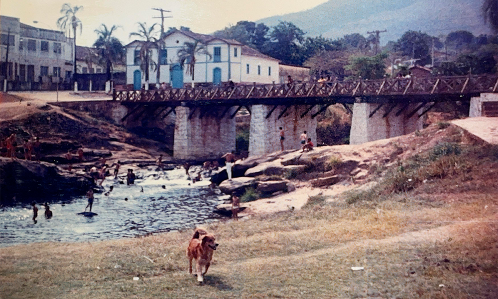 Ponte de madeira e uma Pirenópolis de outras décadas