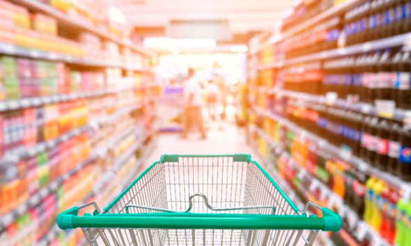 Supermercados em Goiás passam a fechar às 11h aos domingos