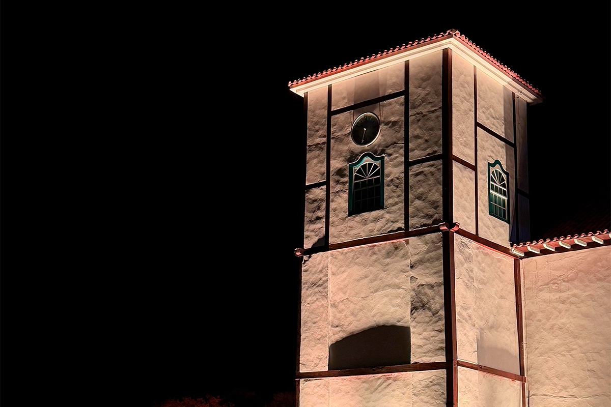 À noite, a Igreja Matriz revela outro encanto de Pirenópolis