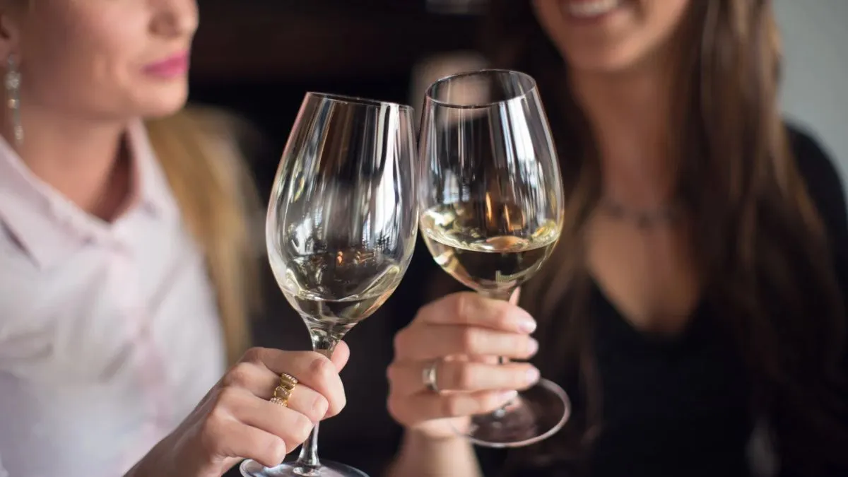 RESET promete conexões e experiências para mulheres em Goiânia Outro destaque confirmado é uma experiência com vinhos conduzida por uma enóloga, profissional especializada no estudo e na produção da bebida.
