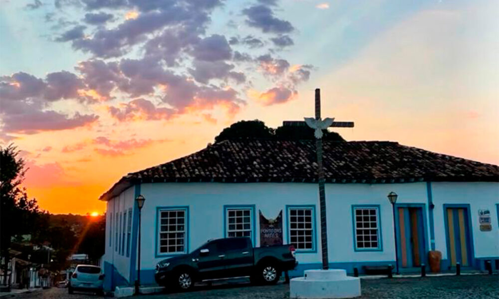 Rua da Cruz em Pirenópolis ganha cores no fim da tarde