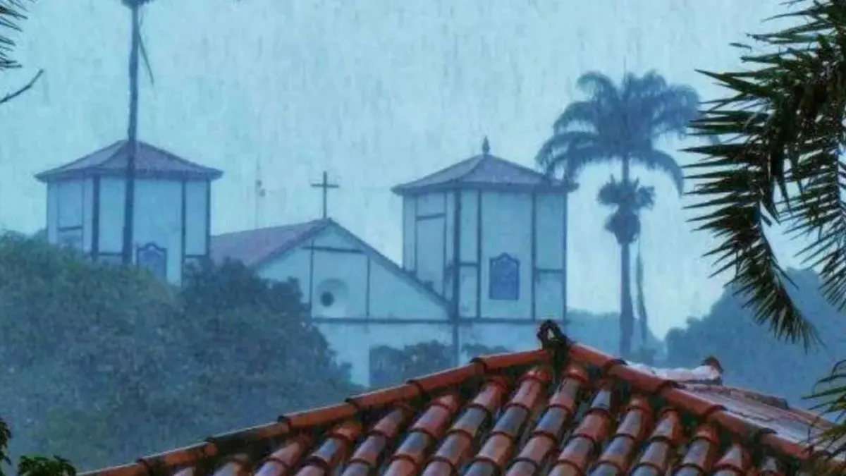 Previsão do tempo em Pirenópolis indica chuva no domingo de eleição Embora os modelos apresentem diferenças nos valores, existe um ponto em comum: o domingo deverá ser quente e poderá registrar chuva.