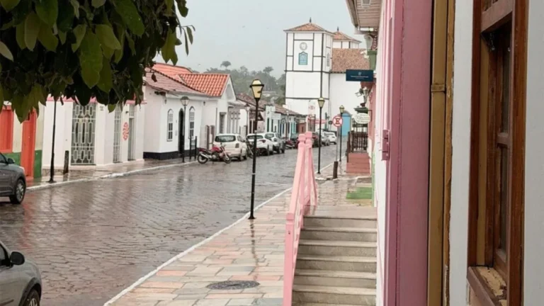 Hoje Previsão do tempo em Pirenópolis indica chuva no domingo de eleição