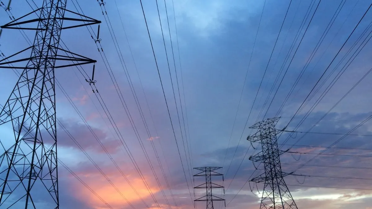 Energia ficará mais cara em Pirenópolis: reajuste pode chegar a 7,36% Segundo a Equatorial Goiás, a atualização das tarifas faz parte de um processo anual conduzido e aprovado pela Aneel, órgão responsável pela regulação do setor elétrico brasileiro.
