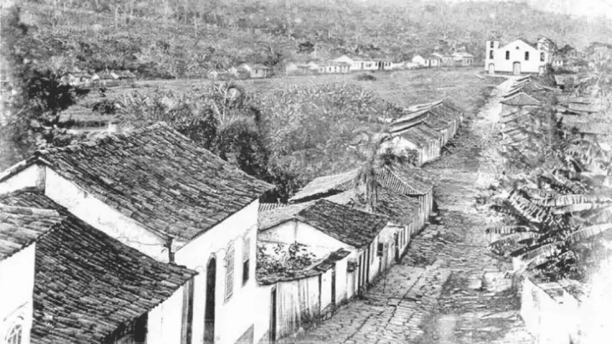 5 lendas de Pirenópolis para conhecer neste Halloween As chamadas garrafas de ouro estão associadas ao passado minerador da região e às histórias sobre riquezas escondidas em construções antigas e outros locais.